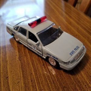 Rhode Island State Police Road Champs die cast police car 1:43 scale